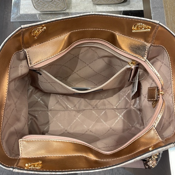 MICHAEL KORS 
Jet Set Travel Large Signature Chain Shoulder Tote Bag
Rose Gold - Picture 9 of 16